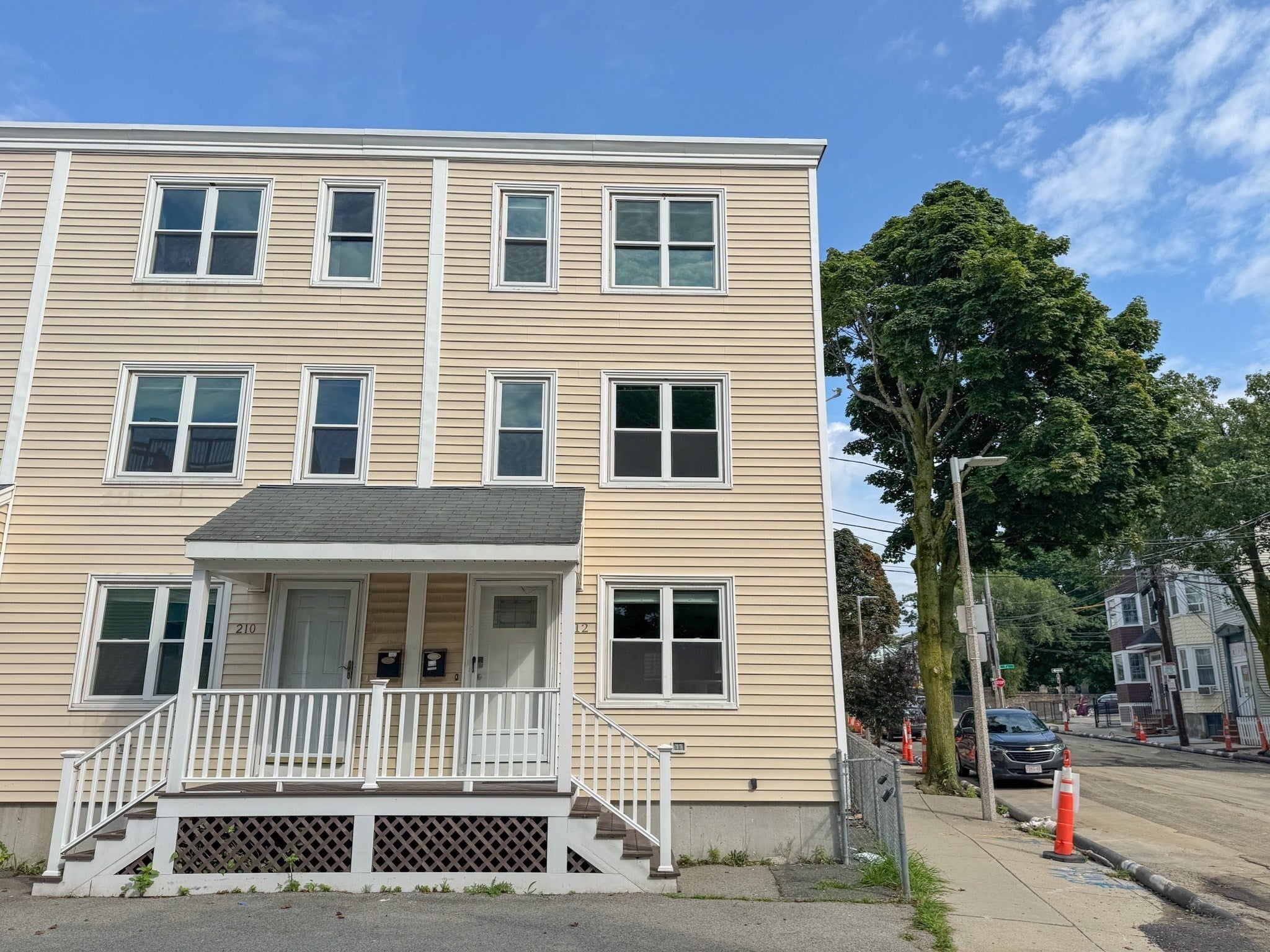 212 W 6th St