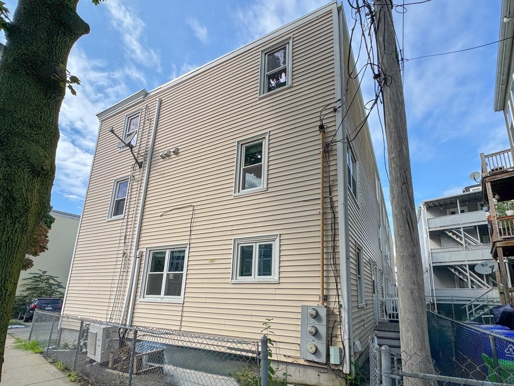 212 W 6th St 212
