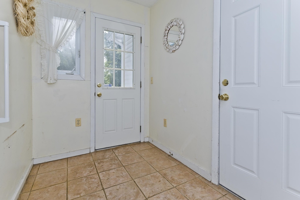 957 Homestead Ave