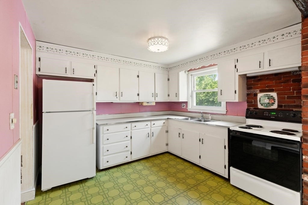 24 Hillside Avenue, Holbrook, MA Photo #11