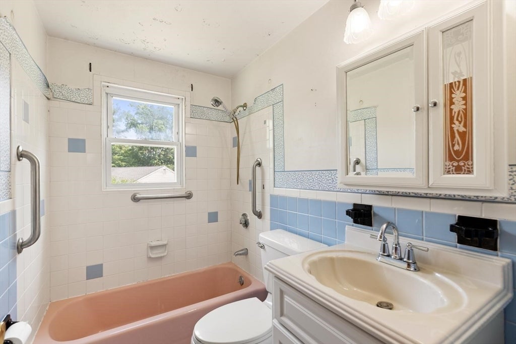 24 Hillside Avenue, Holbrook, MA Photo #24