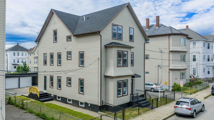 Photo 1 of 11 — 35 Hood St 3, Fall River, MA 02720