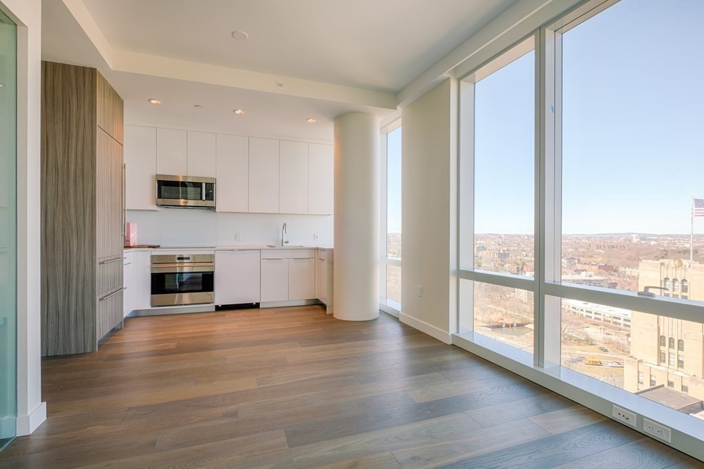 188 Brookline Ave 21G