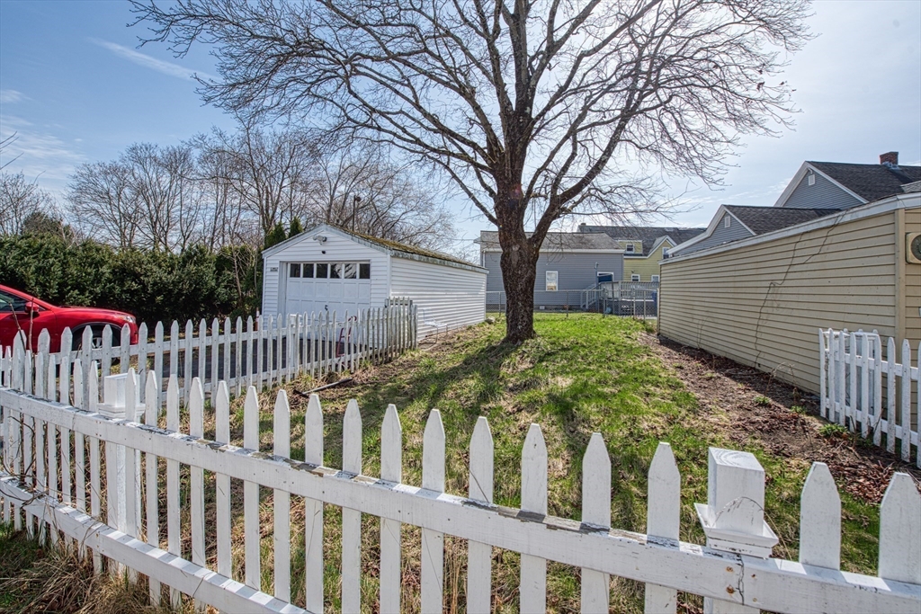 50 Floral St