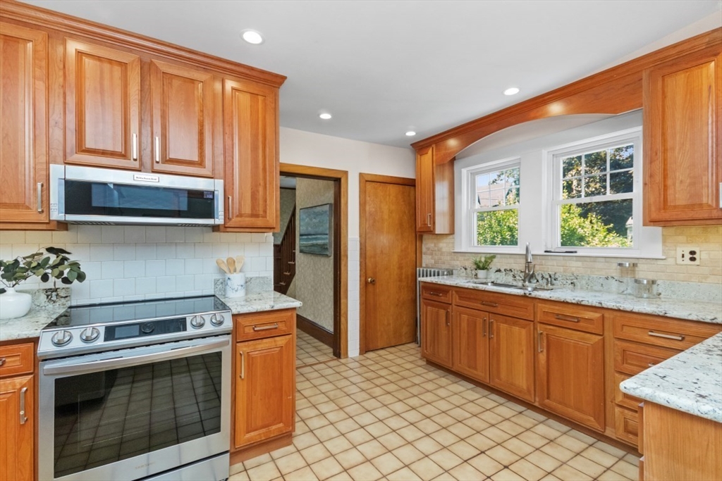 10 Fernwood Rd