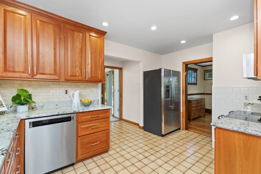 10 Fernwood Rd