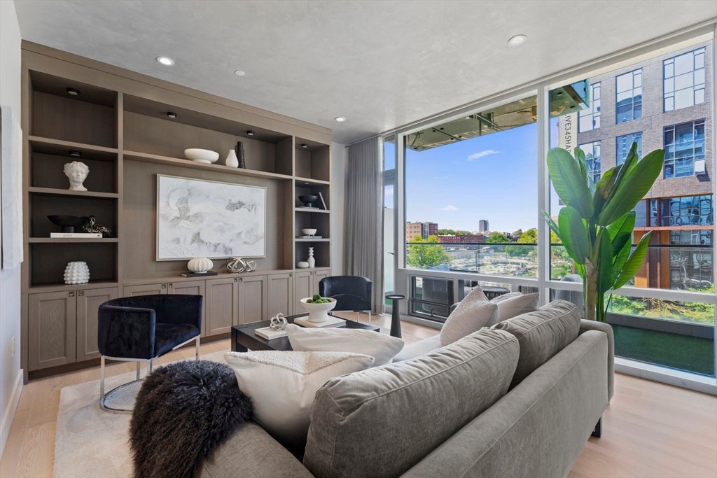 32 Traveler Street 303