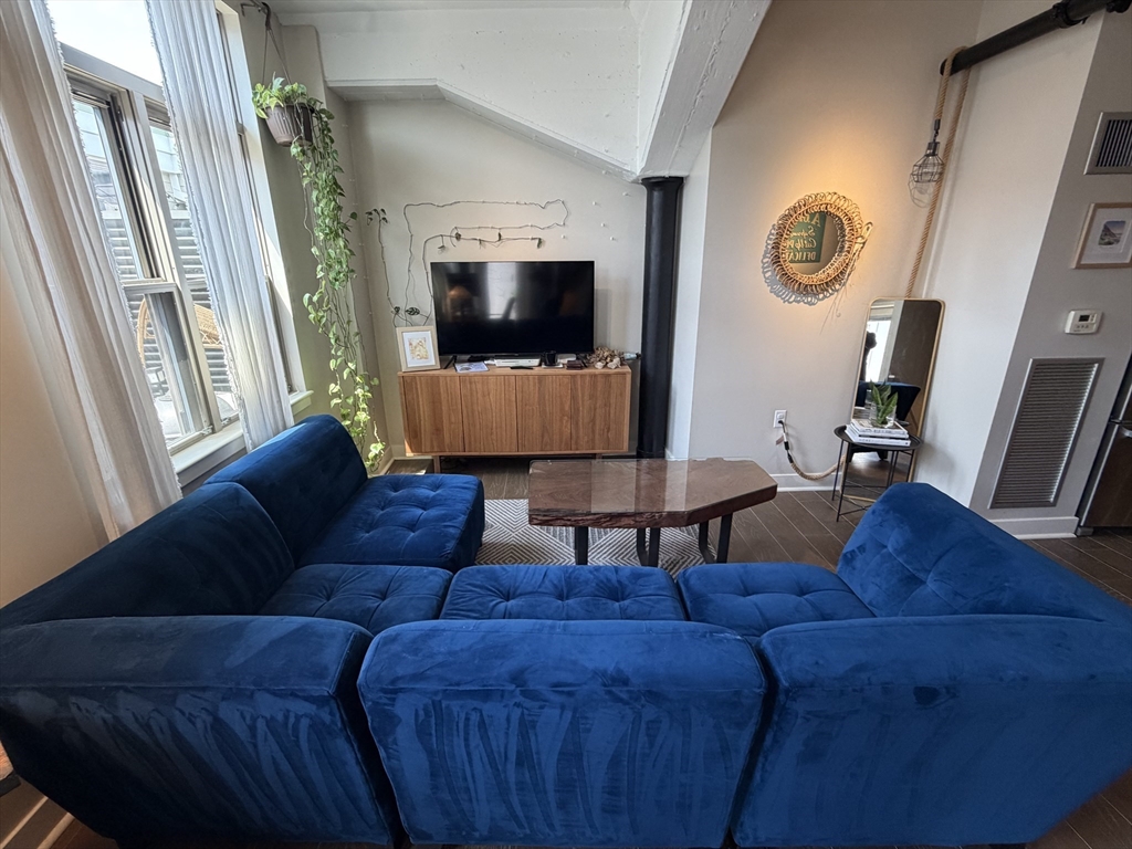 166 Terrace Street PH2
