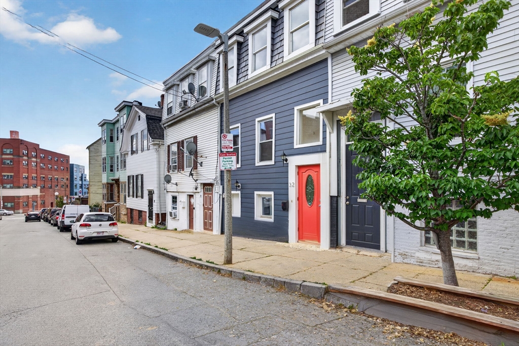 32 Eutaw St