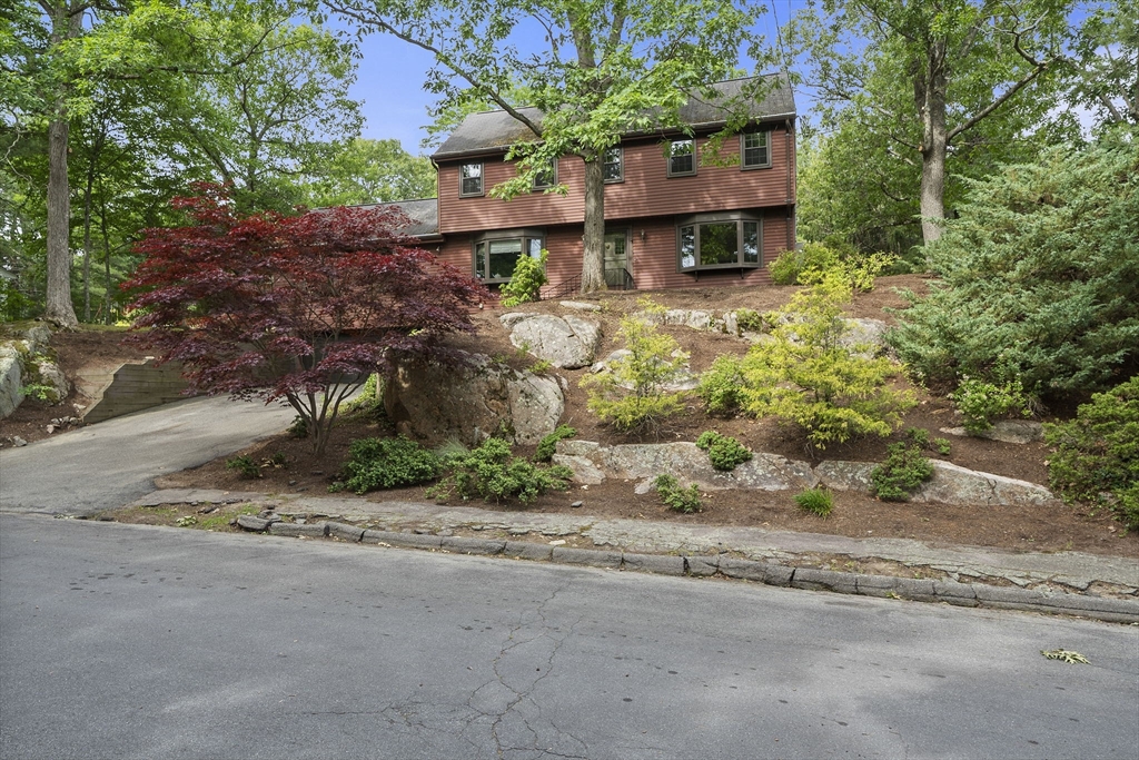 37 Michele Ln