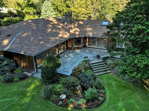 182 Crestview Cir Longmeadow MA 01106