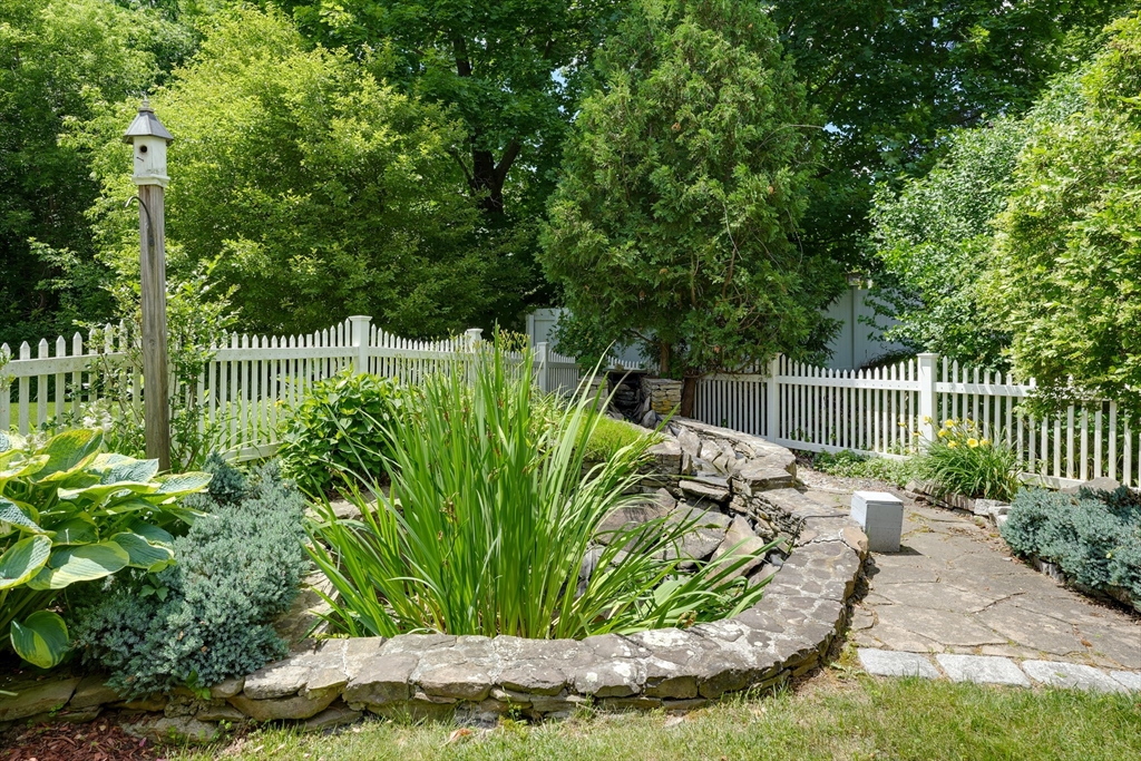 25 Intervale Farm Ln