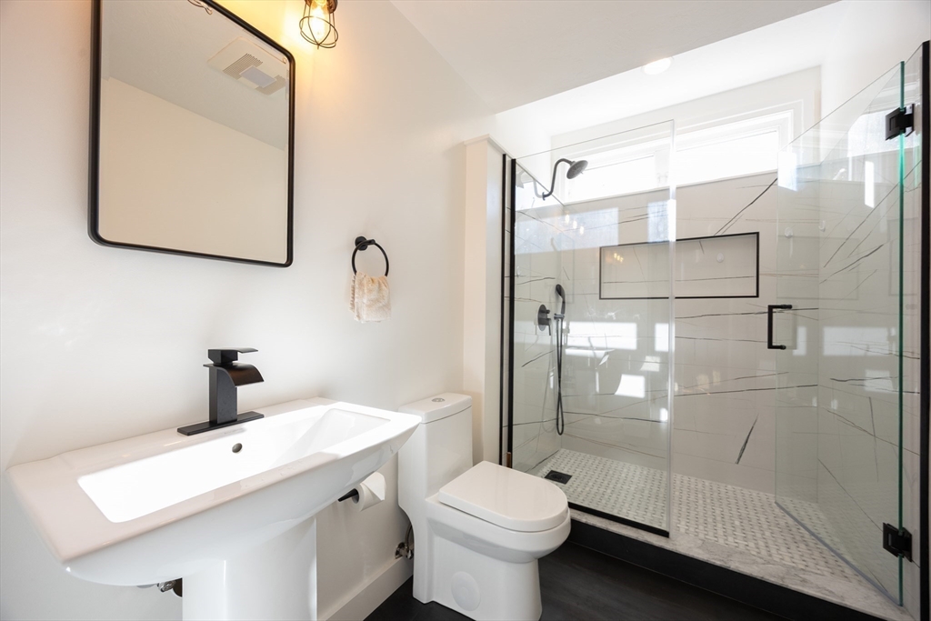 Upton, Massachusetts 01568, United States, 4 Bedrooms Bedrooms, ,3 BathroomsBathrooms,Residential,Active,232941