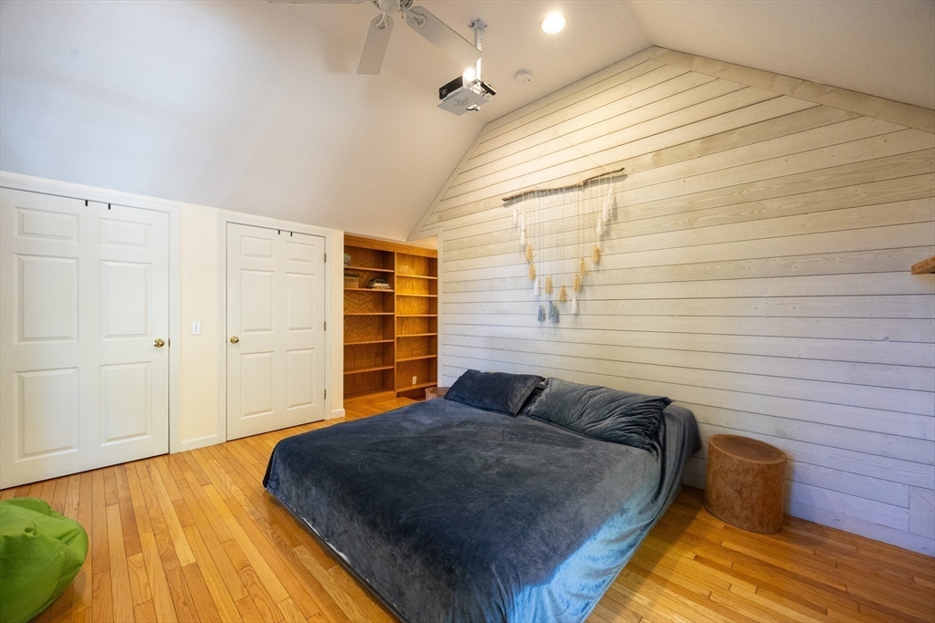 Upton, Massachusetts 01568, United States, 4 Bedrooms Bedrooms, ,3 BathroomsBathrooms,Residential,Active,232941