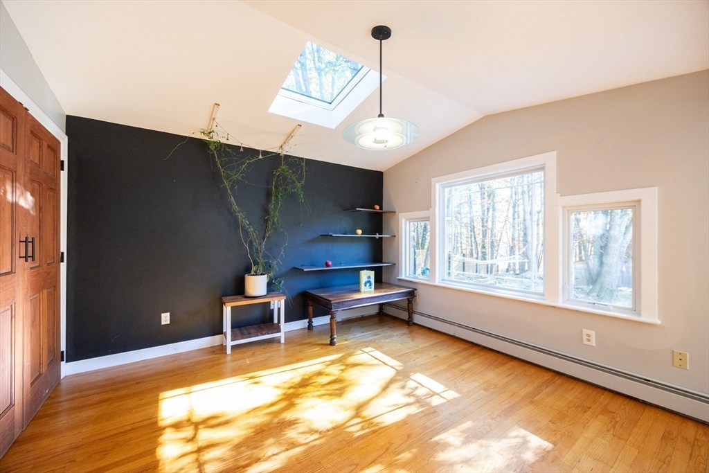 Upton, Massachusetts 01568, United States, 4 Bedrooms Bedrooms, ,3 BathroomsBathrooms,Residential,Active,232941