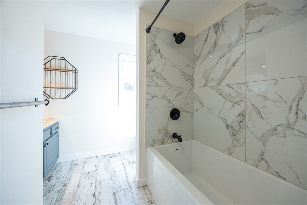 Upton, Massachusetts 01568, United States, 4 Bedrooms Bedrooms, ,3 BathroomsBathrooms,Residential,Active,232941