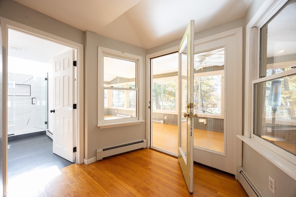 Upton, Massachusetts 01568, United States, 4 Bedrooms Bedrooms, ,3 BathroomsBathrooms,Residential,Active,232941