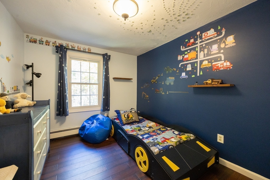 Upton, Massachusetts 01568, United States, 4 Bedrooms Bedrooms, ,3 BathroomsBathrooms,Residential,Active,232941