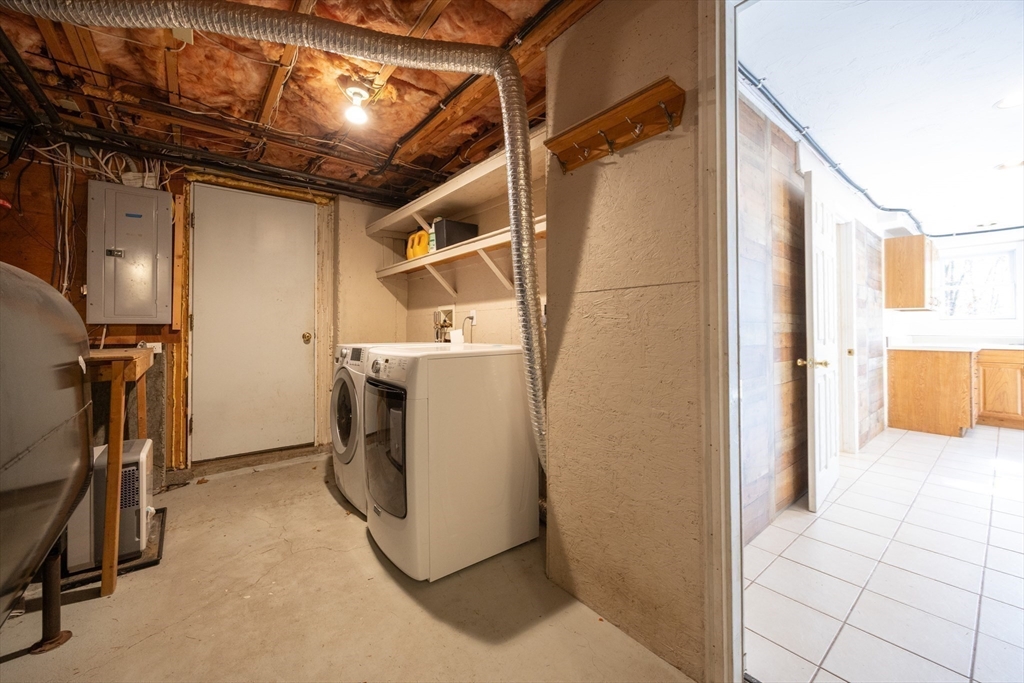 Upton, Massachusetts 01568, United States, 4 Bedrooms Bedrooms, ,3 BathroomsBathrooms,Residential,Active,232941