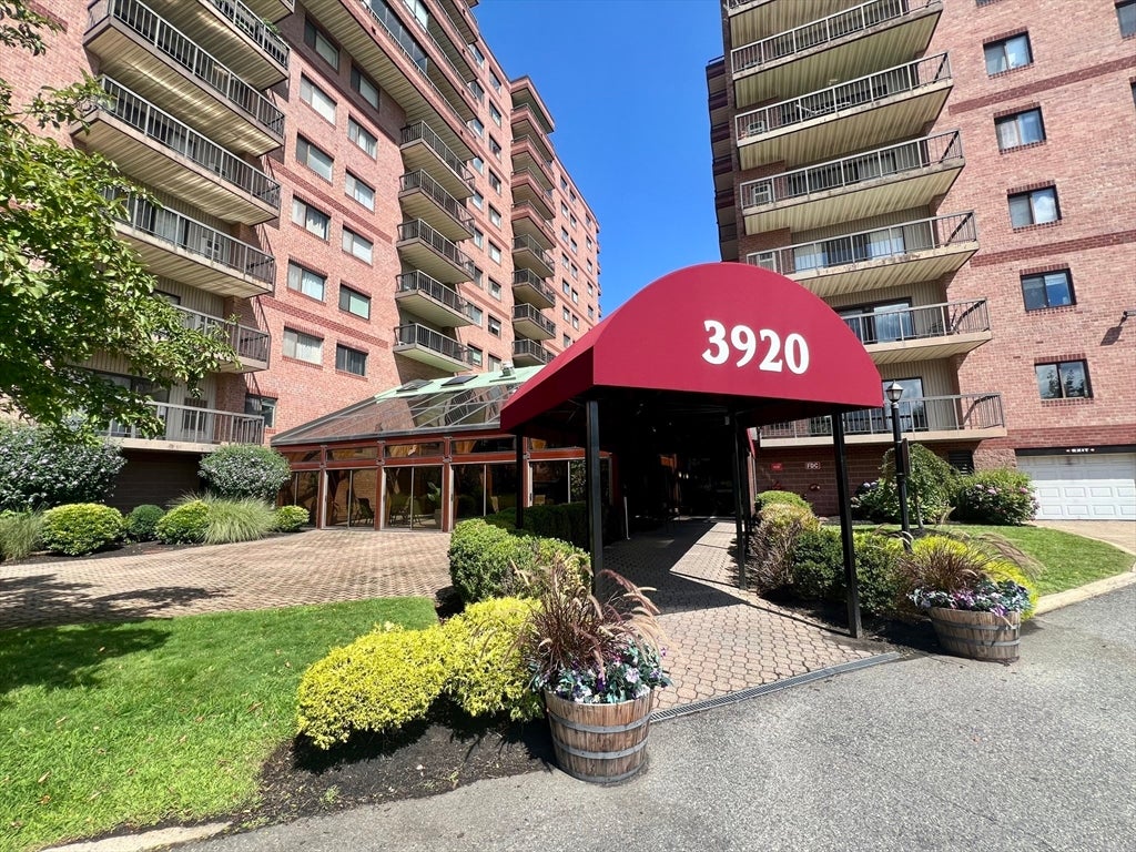 3920 Mystic Valley Pkwy 402