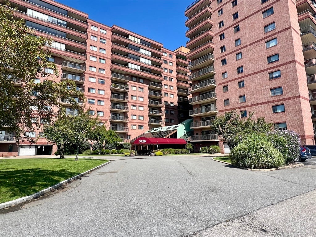 3920 Mystic Valley Pkwy 402
