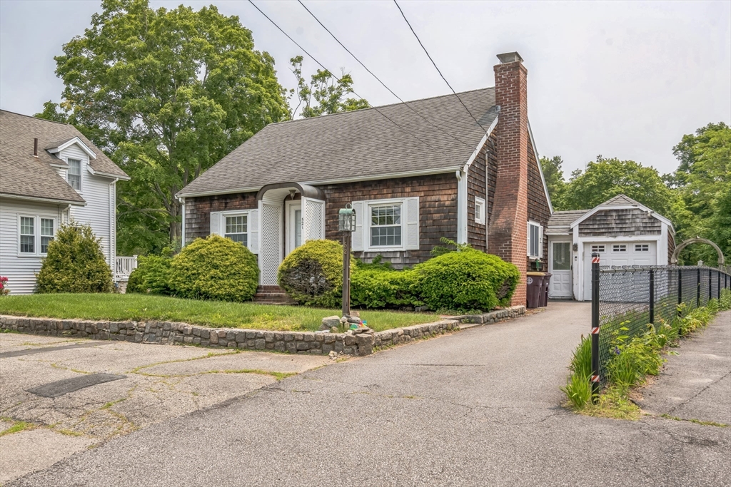 521 Pleasant St