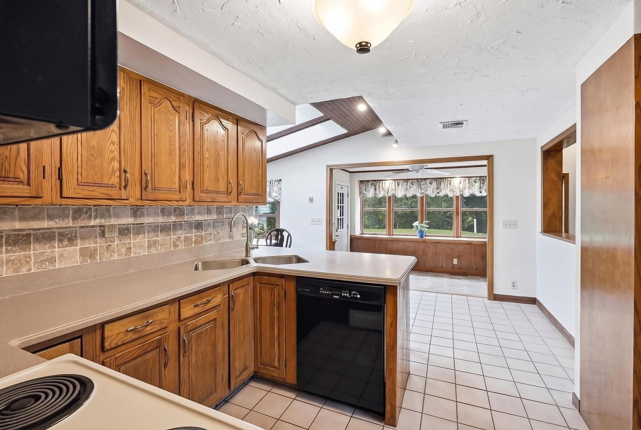 4 Orchard Dr, North Reading, MA, 4 Orchard Dr, North Reading, MA Photo #18