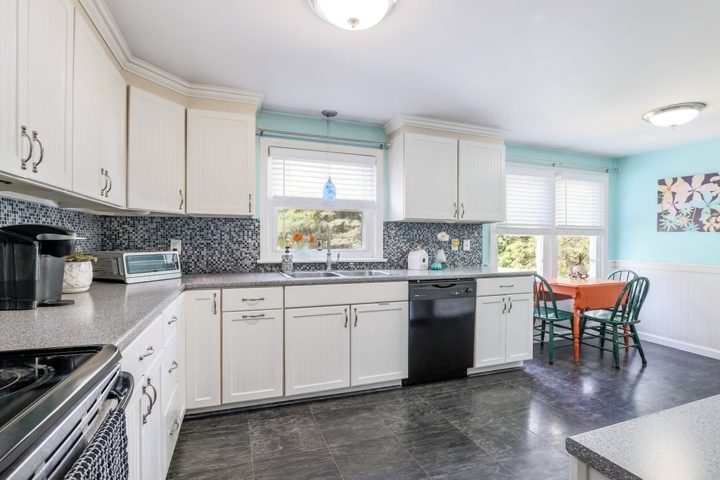 83 Stoneleigh Rd
