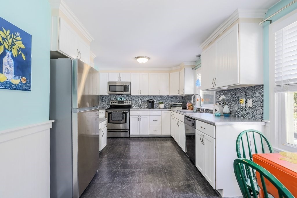 83 Stoneleigh Rd