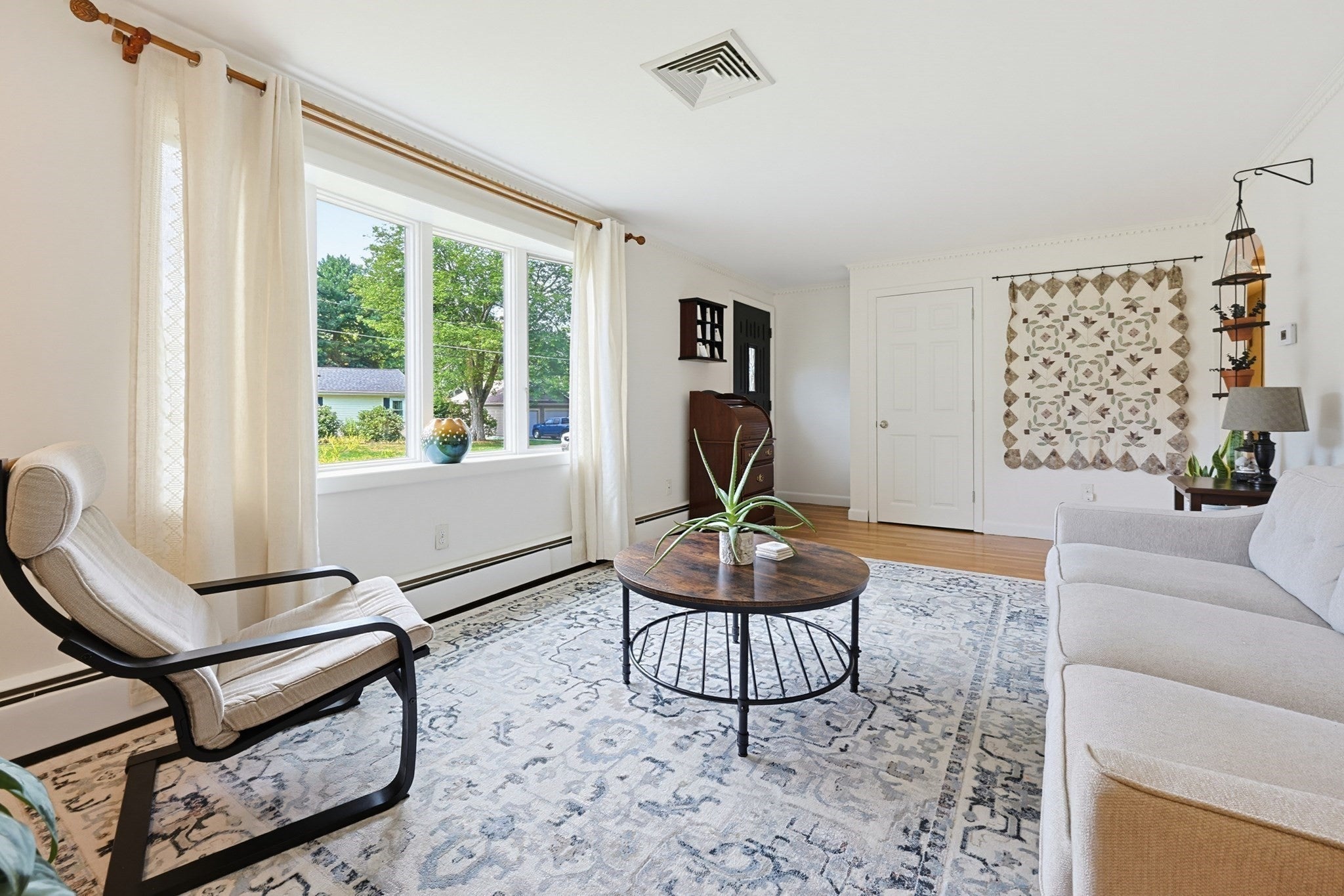 4 Willow St, Franklin, MA Photo #5