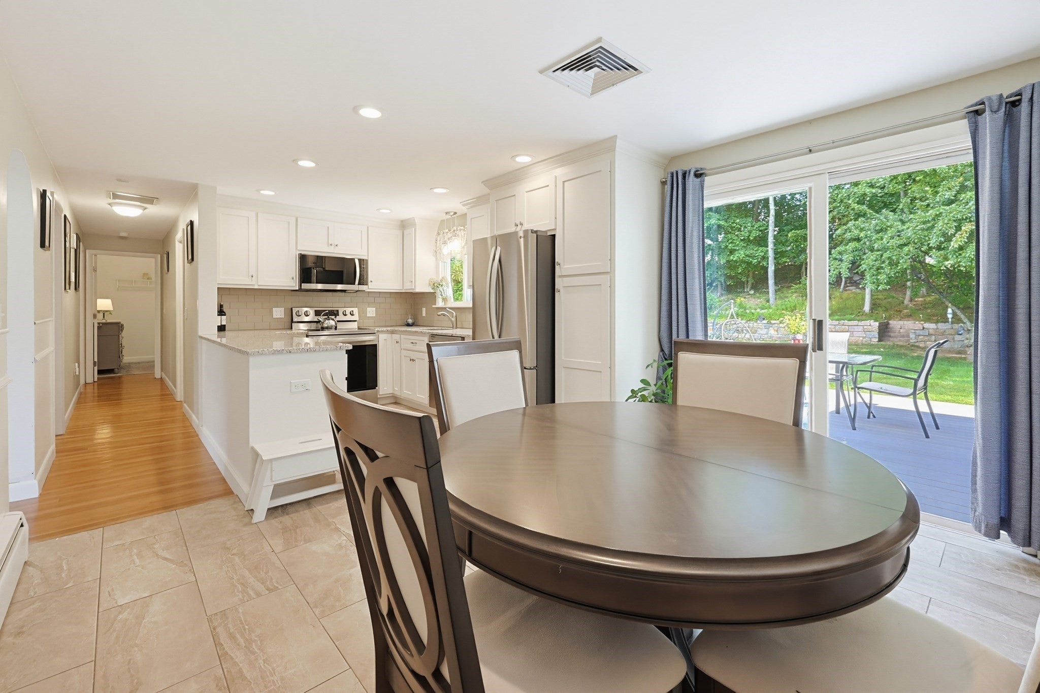 4 Willow St, Franklin, MA Photo #16