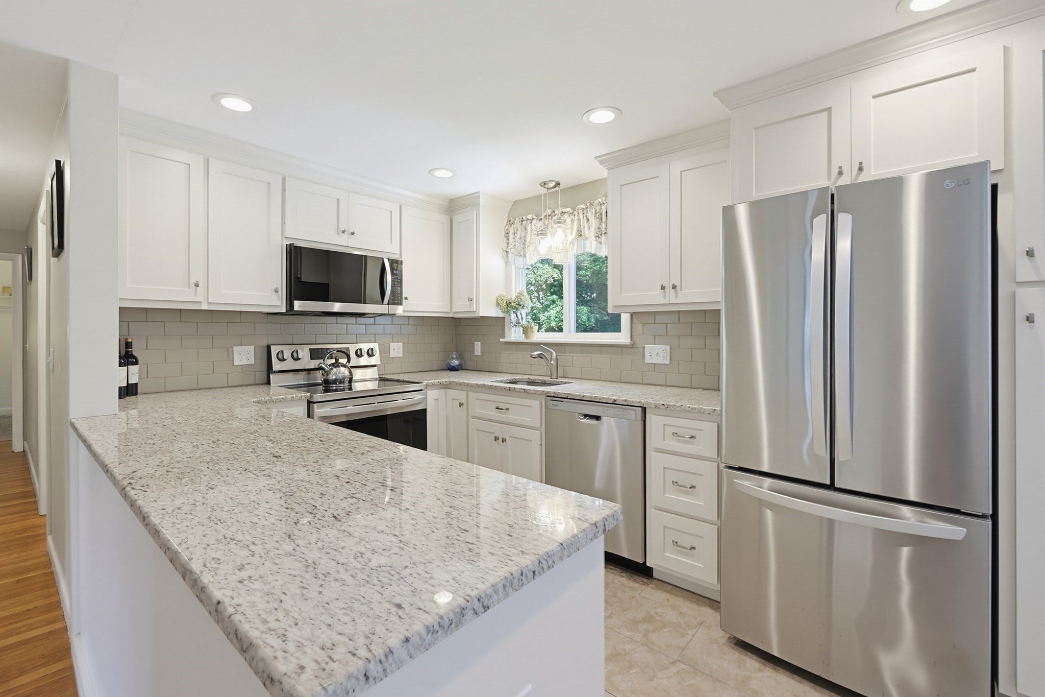 4 Willow St, Franklin, MA Photo #12