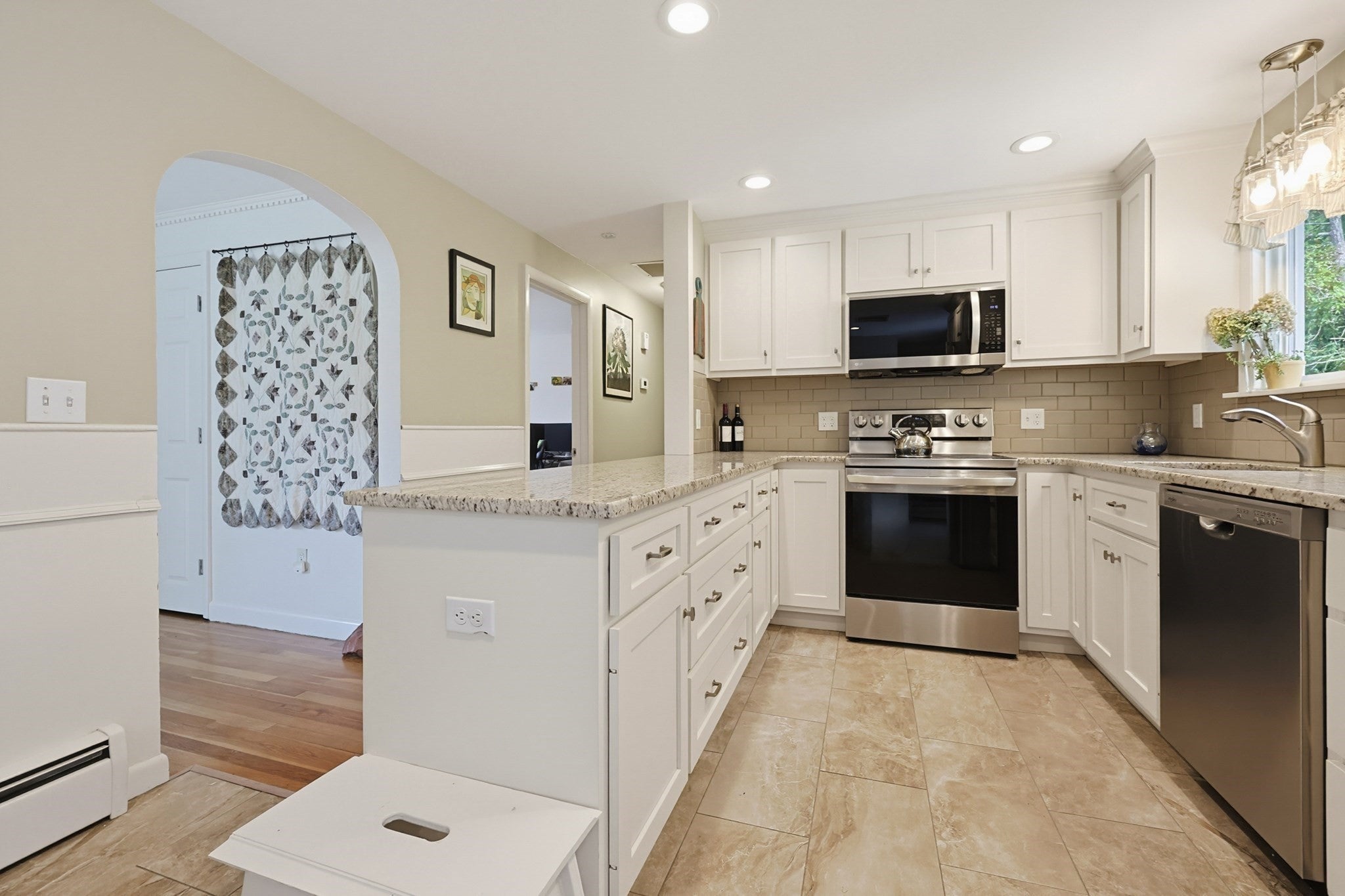 4 Willow St, Franklin, MA Photo #10