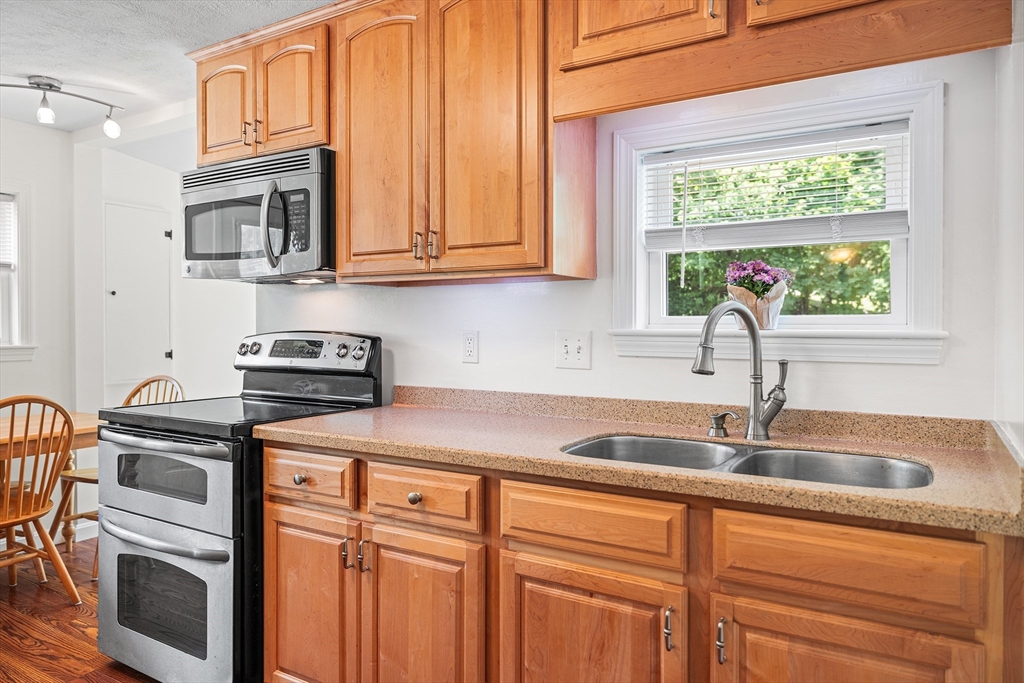 24 Dorothy Ave, Bellingham, MA Photo #10