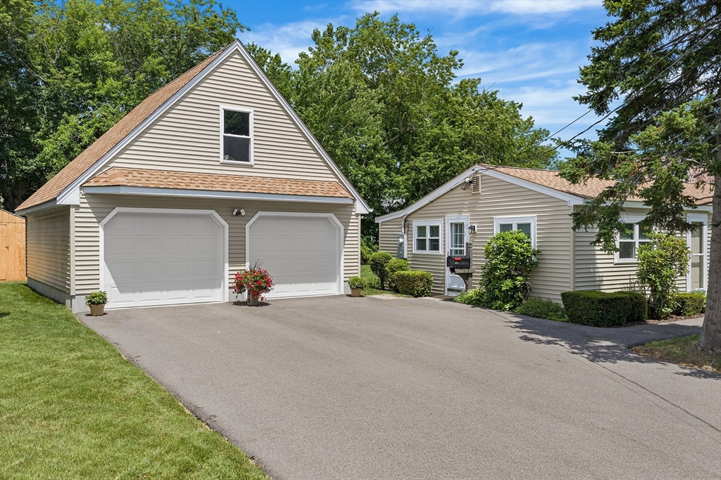 24 Dorothy Ave, Bellingham, MA Photo #2
