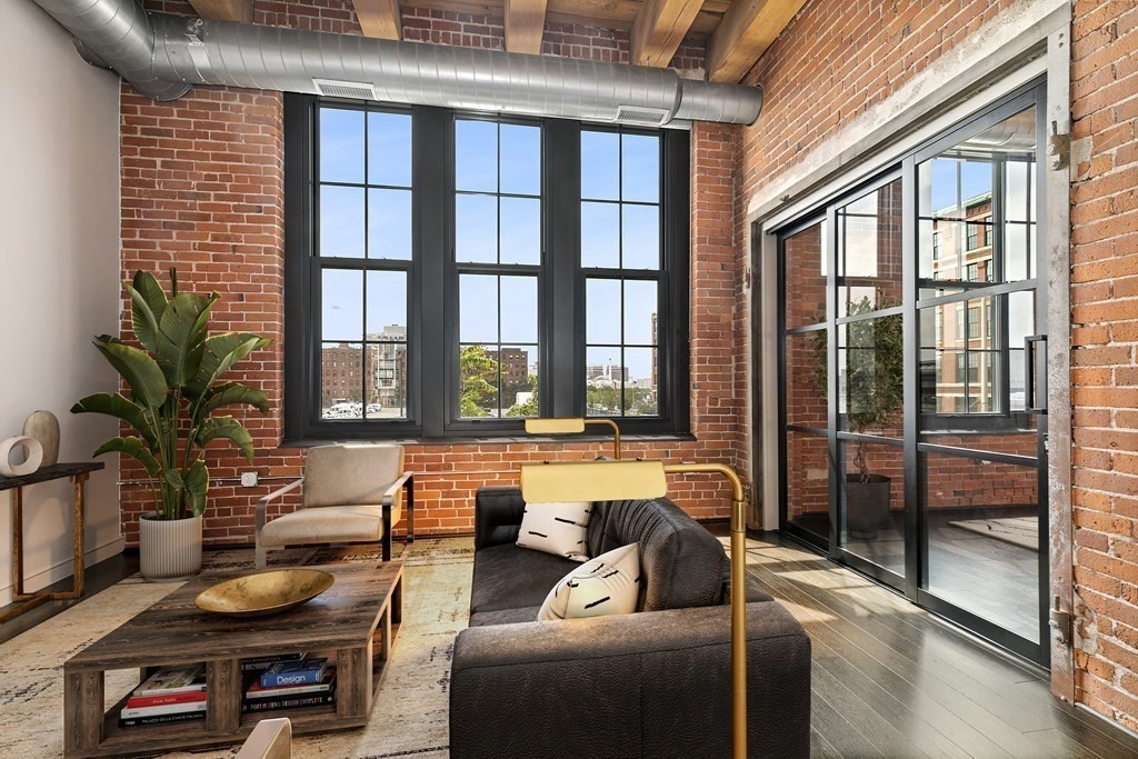319 A Street 211