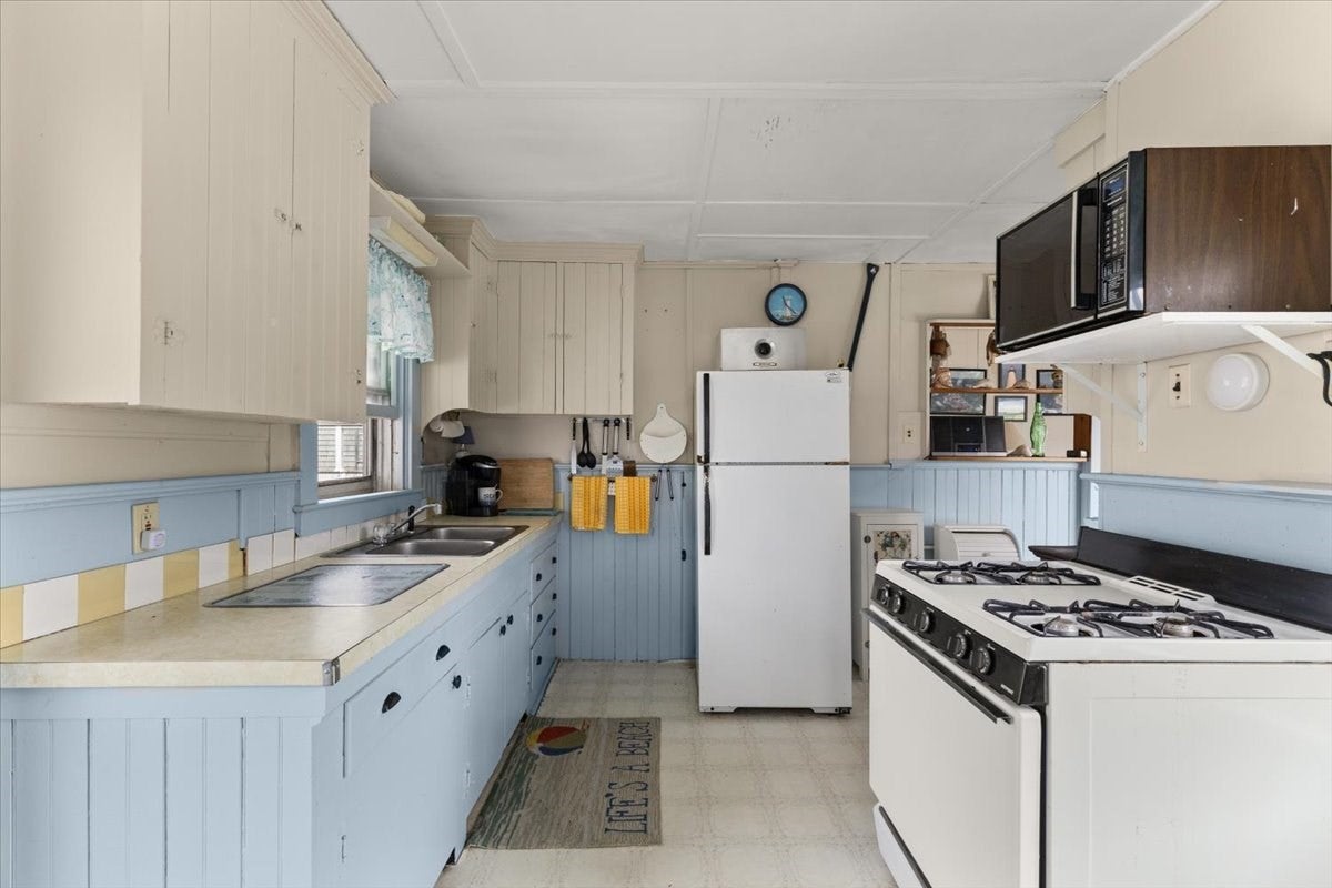 21 Channel St, Mattapoisett, MA Photo #24