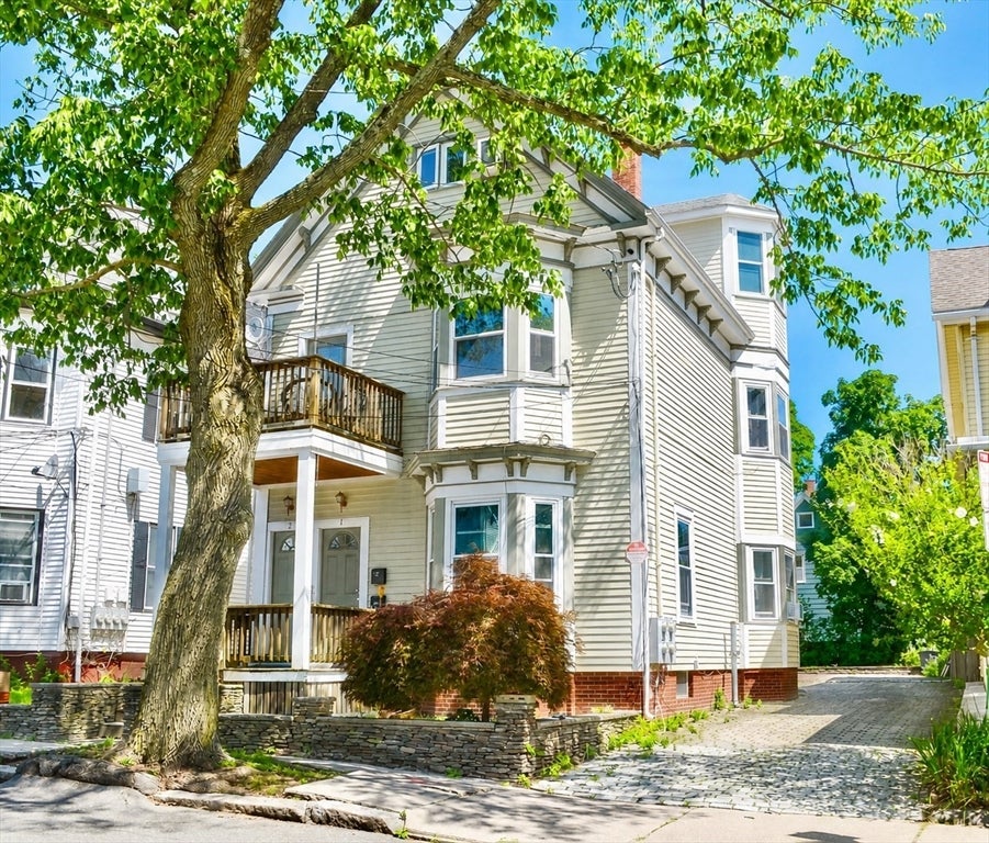 13 Howe St