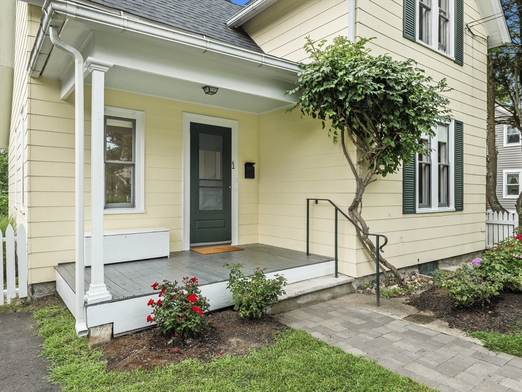 62 Crest St