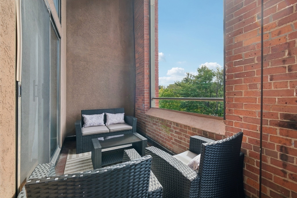 96 Old Colony Ave 319