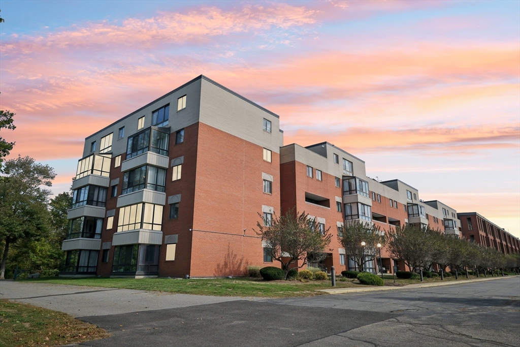 96 Old Colony Ave 319