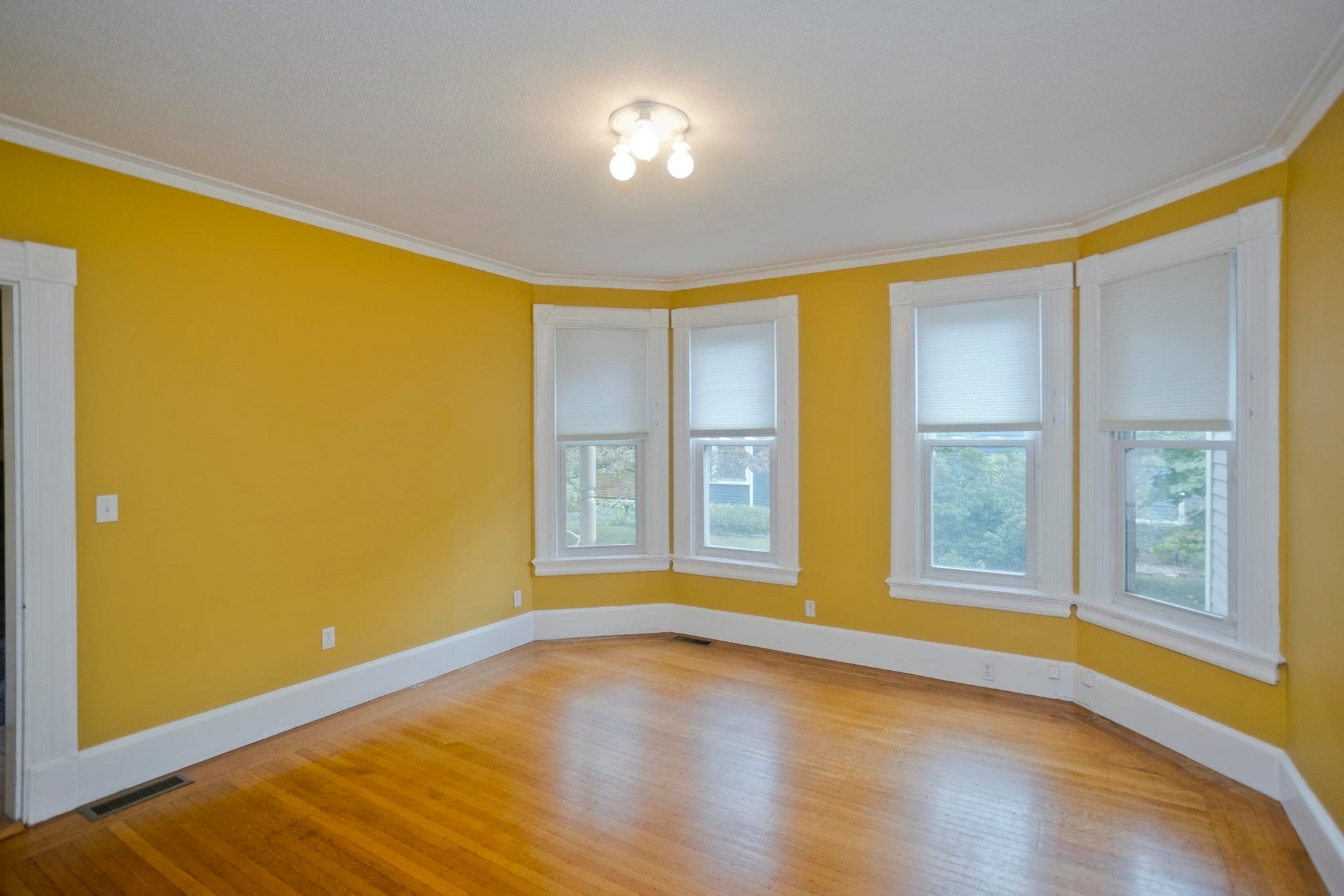 40 Fairfield Ave, Holyoke, MA Photo #14