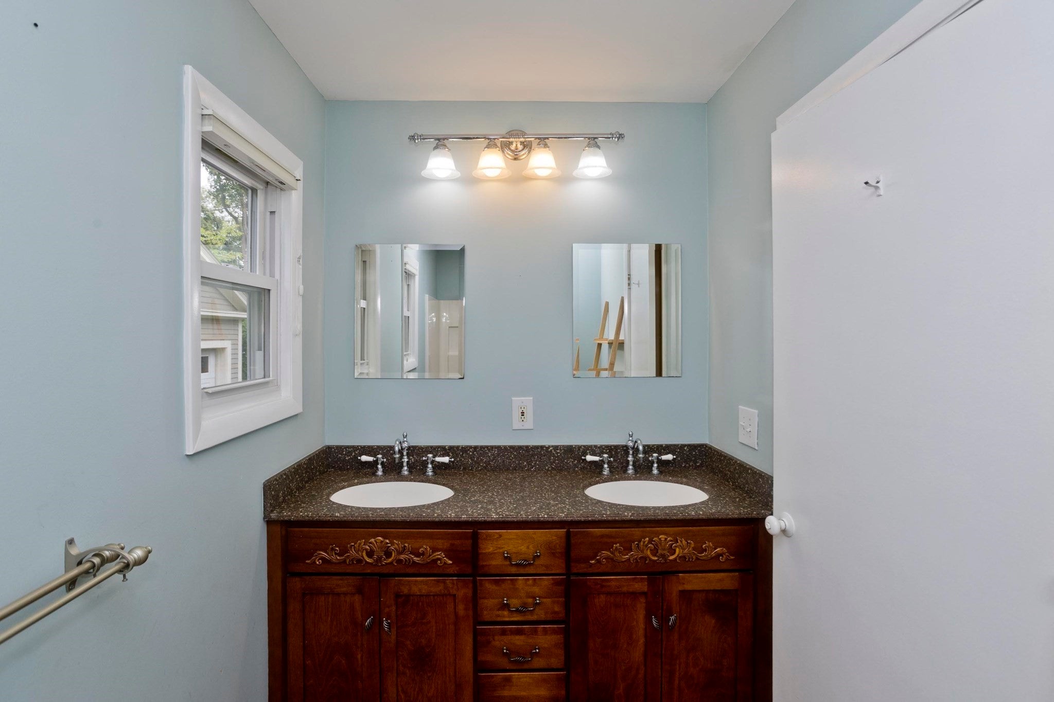 40 Fairfield Ave, Holyoke, MA Photo #28