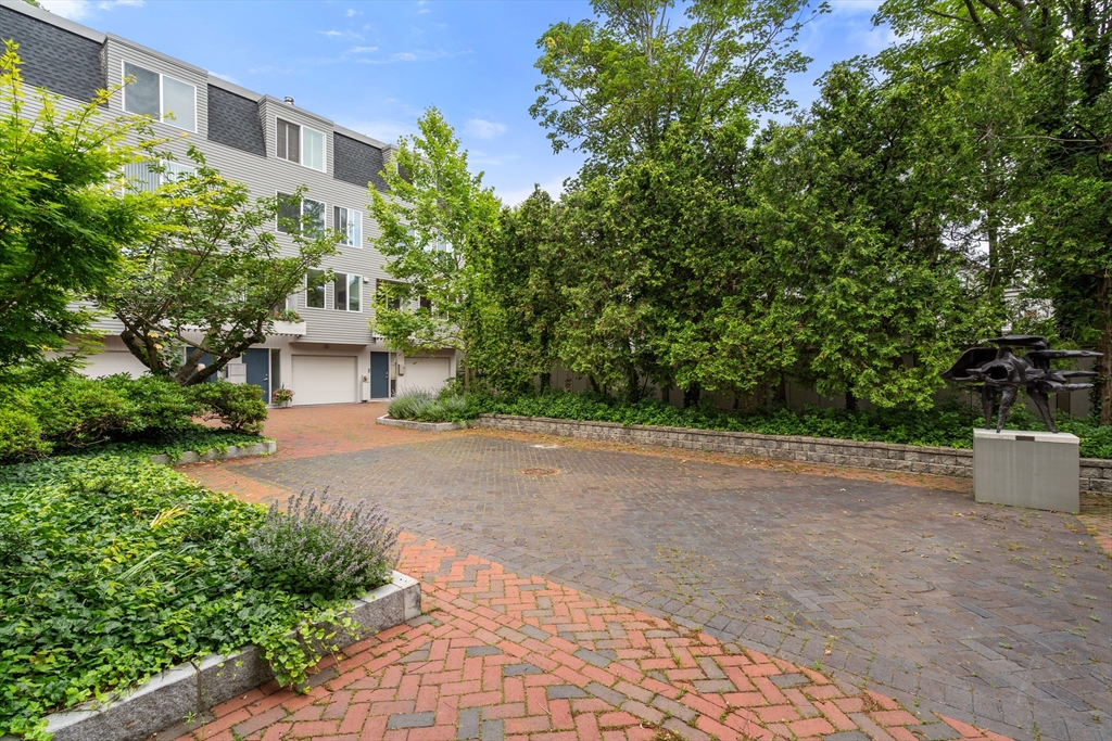 15 Ellery Square