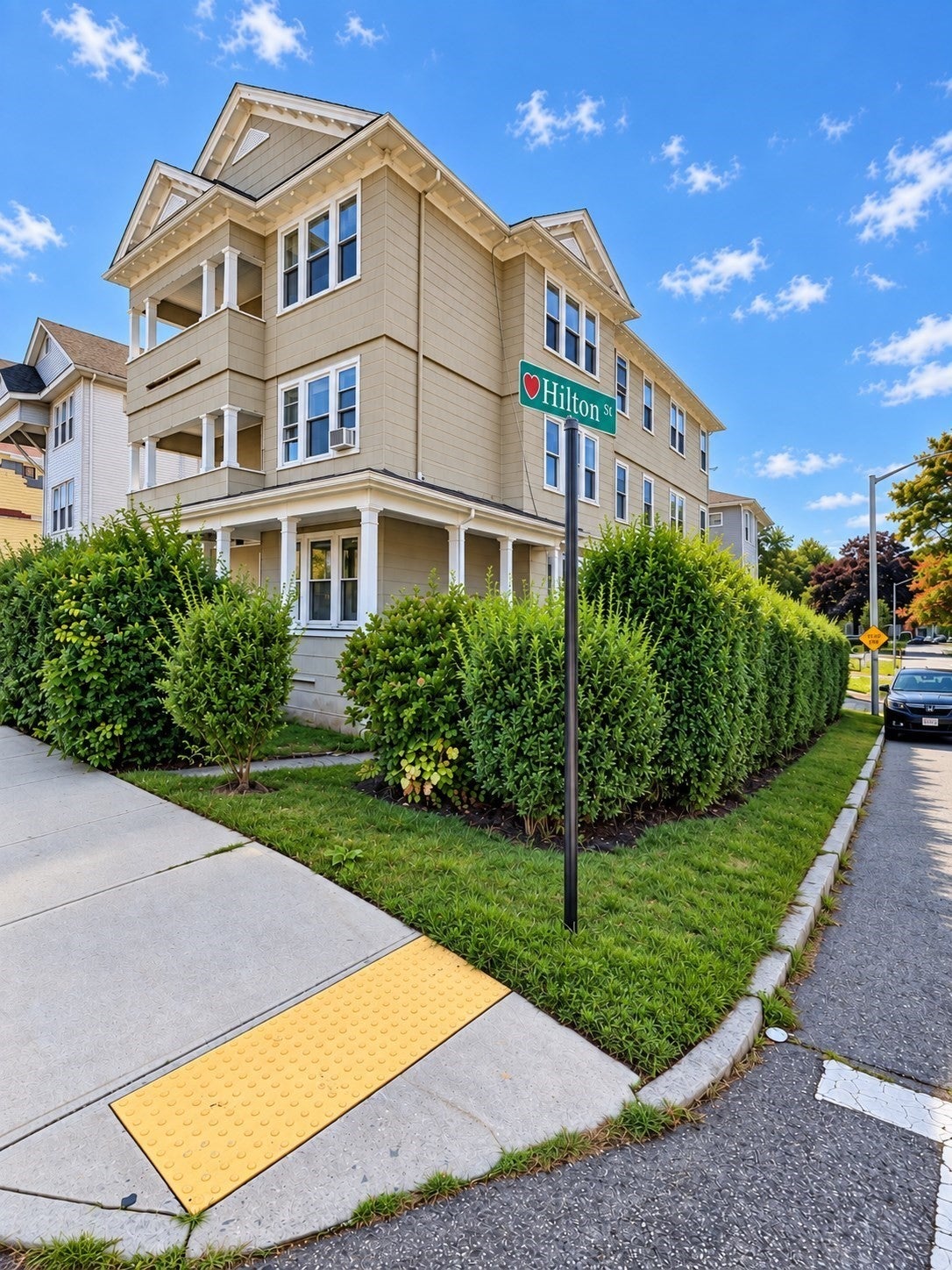 Photo of 320 Hamilton St, Worcester, MA