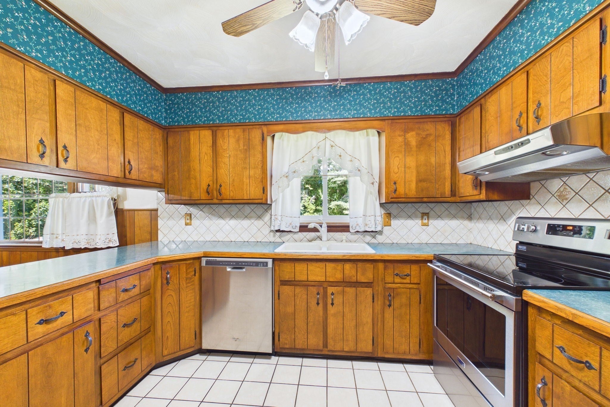 1541 N Hixville Rd, Dartmouth, MA, 1541 N Hixville Rd, Dartmouth, MA Photo #7