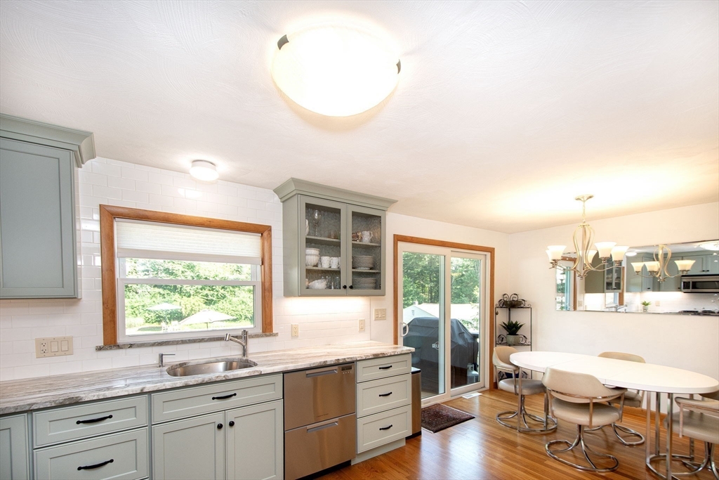 18 Howland Cir