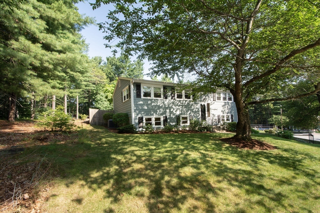 18 Howland Cir