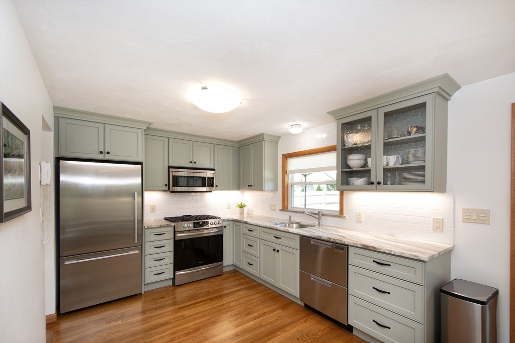 18 Howland Cir