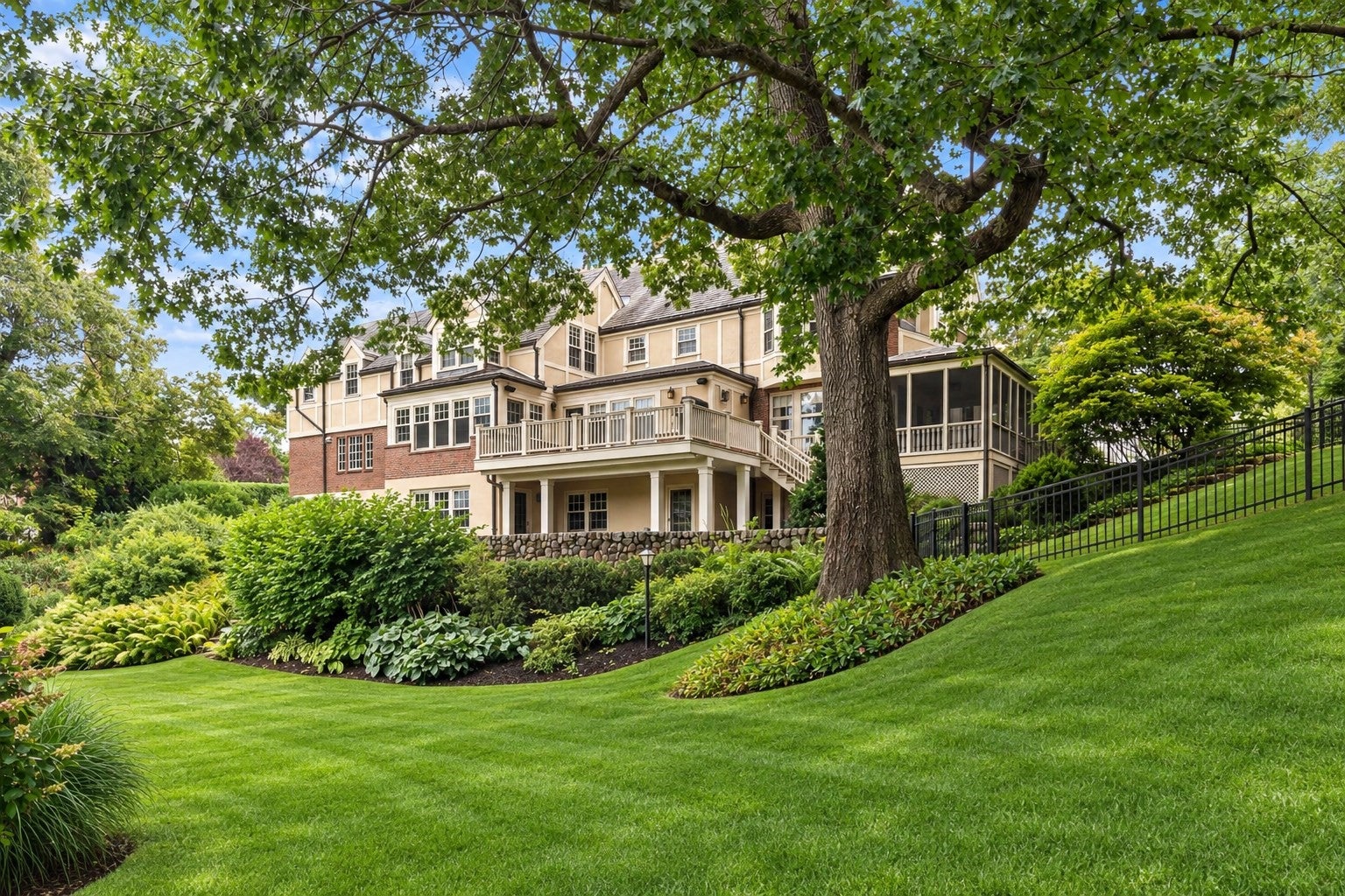 Photo of 4 Dartmouth ST, Winchester, MA